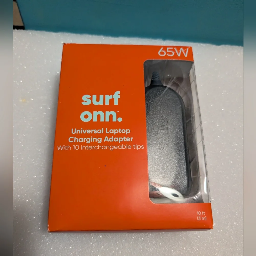 NWT Surf Onn. Universal Laptop Charging Adapter 65W, 10 Tips